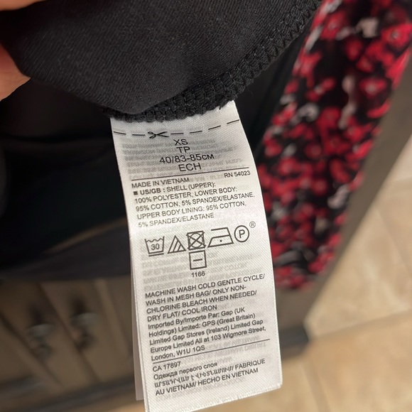 Banana Republic Sheer Blouse with black attached bodysuit. XS. Never worn. - Picture 10 of 10